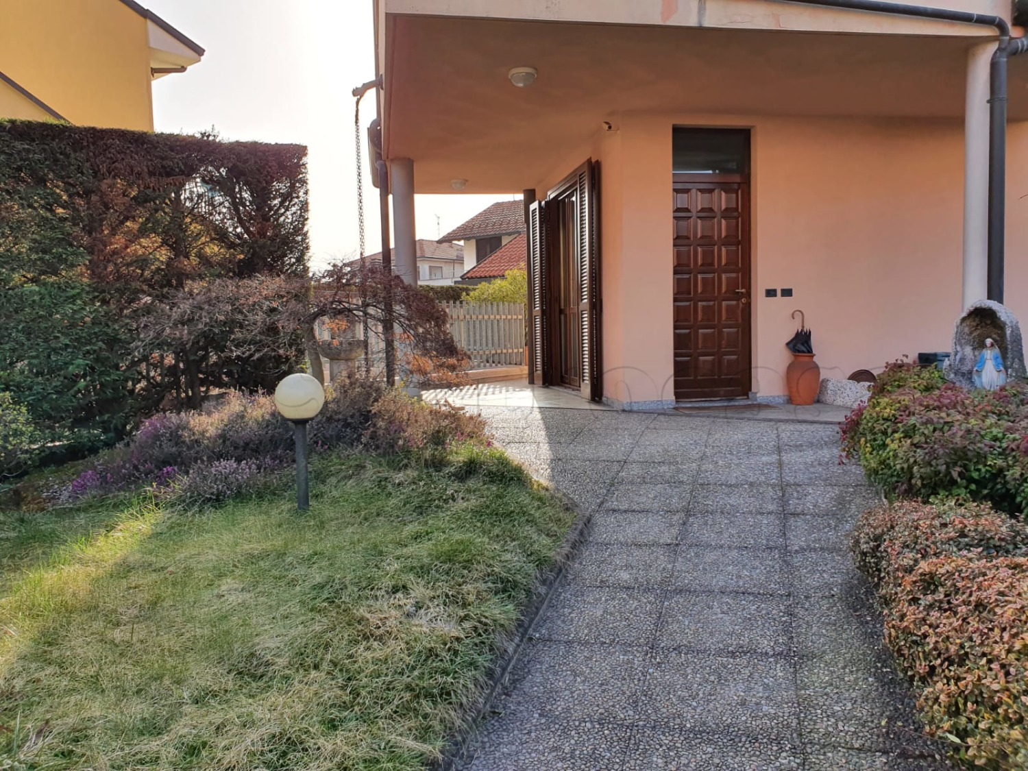 MAGENTA: PORZIONE DI VILLA BIFAMILIARE € 348.000