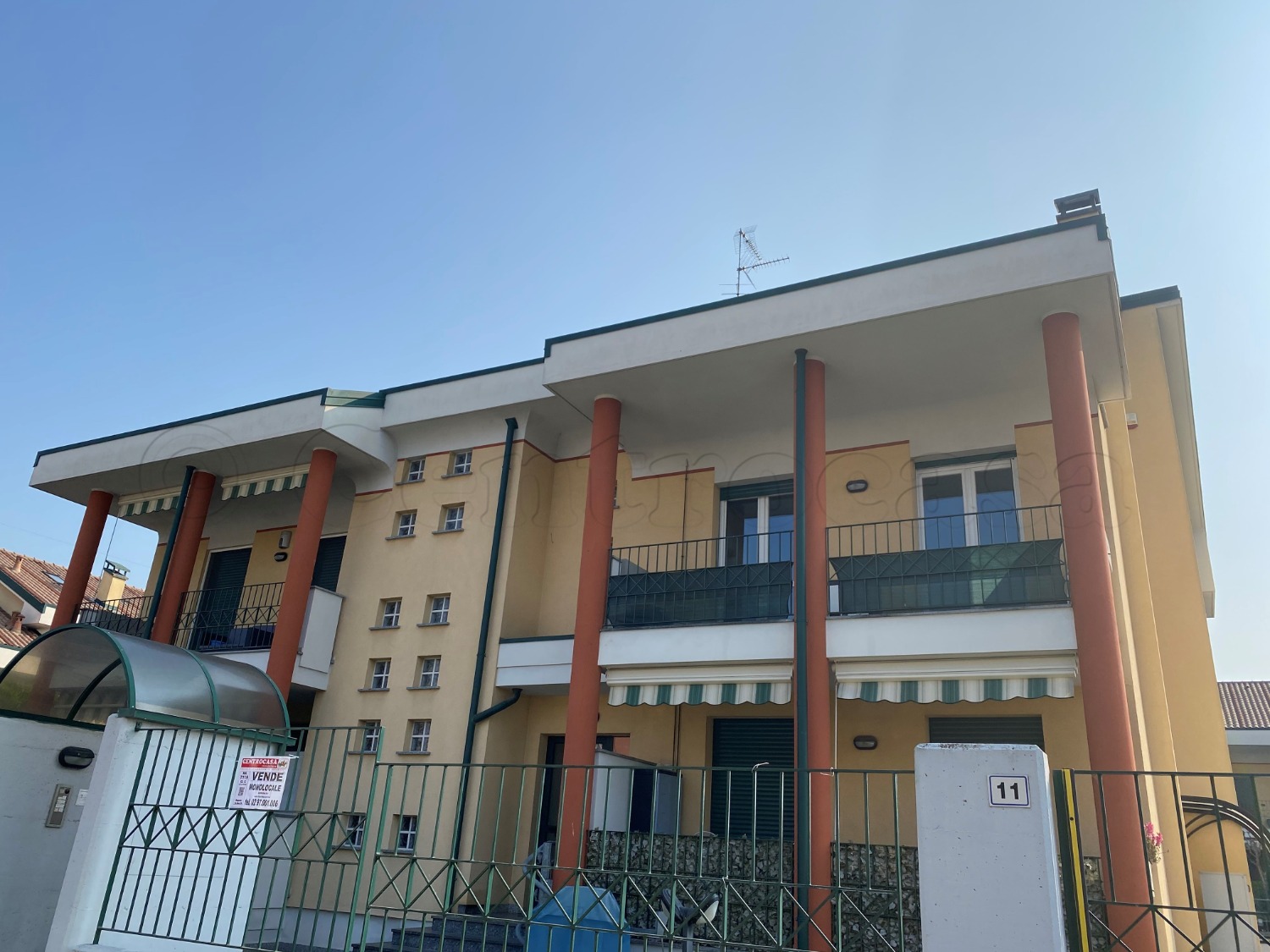 MARCALLO:  MONOLOCALE ARREDATO + BOX € 450