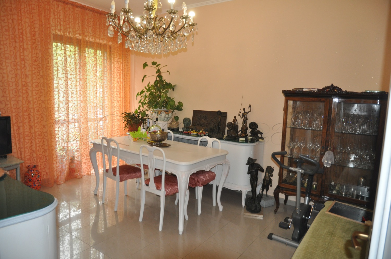 CORBETTA: 3 LOCALI RISTRUTTURATO + BOX € 175.000