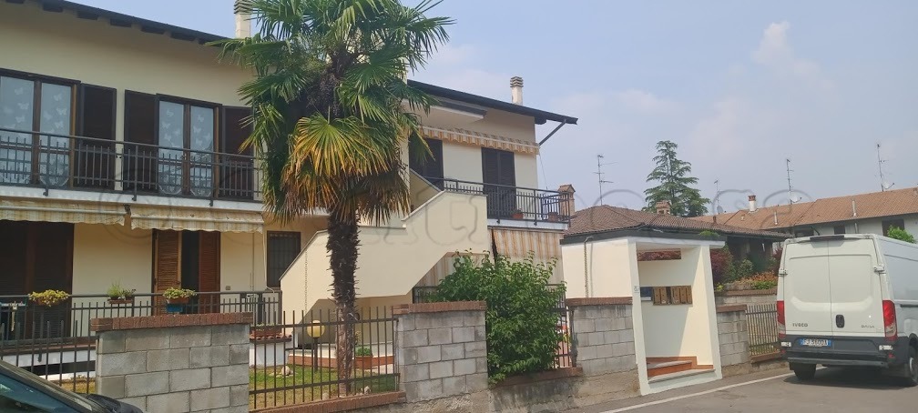 ROBECCO: MONOLOCALE ARREDATO + BOX € 450