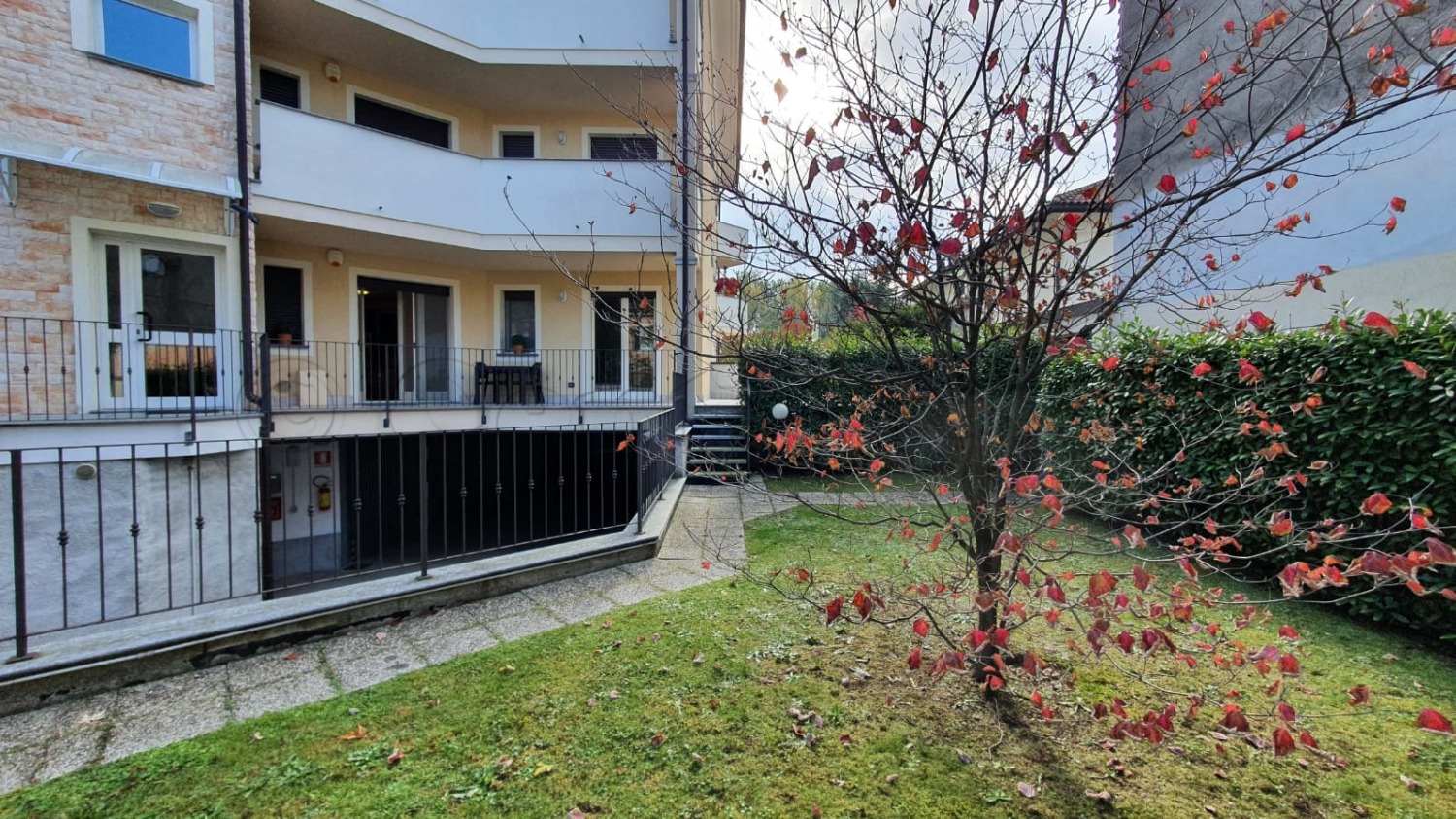 MAGENTA: BILOCALE ARREDATO CON GIARDINO E PATIO € 650