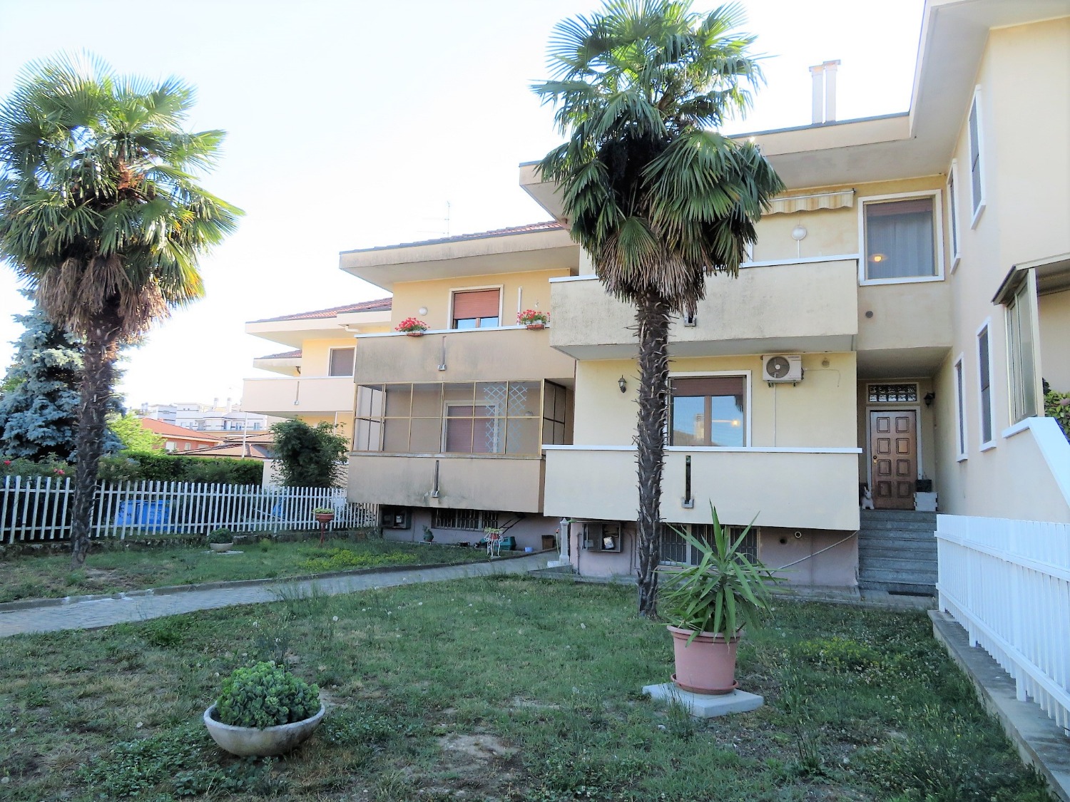 T321 LUMELLOGNO - 3LOCALI+2SERVIZI+MANSARDA+BOX DOPPIO