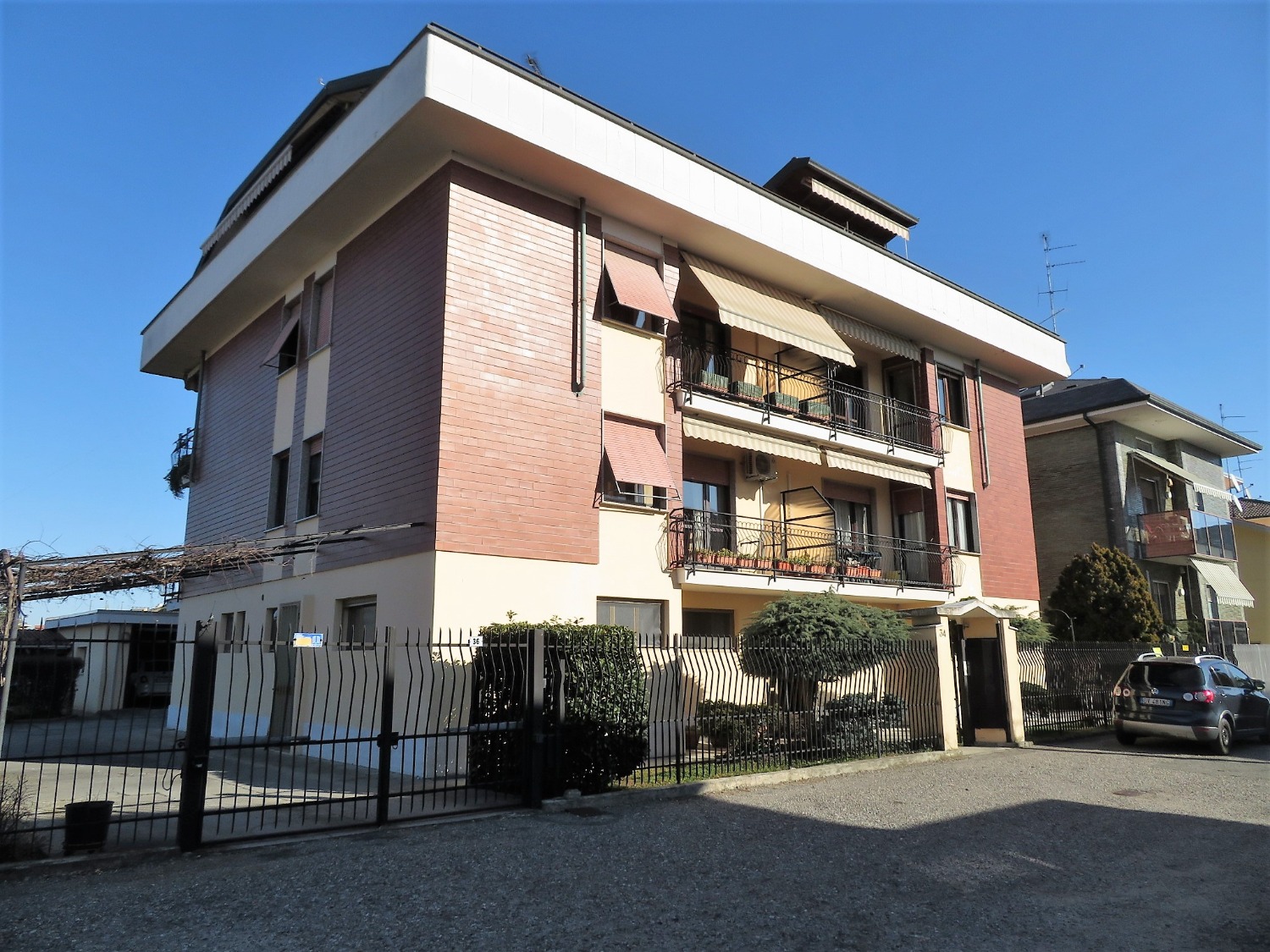 T314 CITTADELLA - 3LOCALI+2SERVIZI+BOX+CORTILE PRIVATO