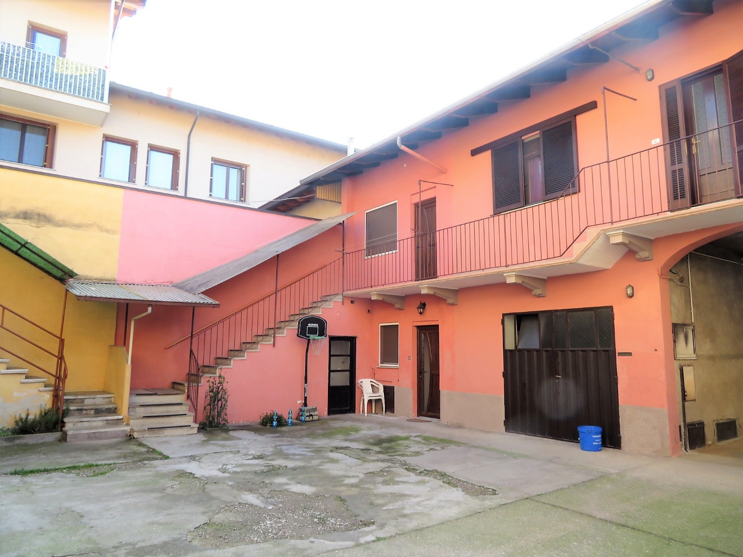 T311 GALLIATE - CASA DI CORTE CON BOX