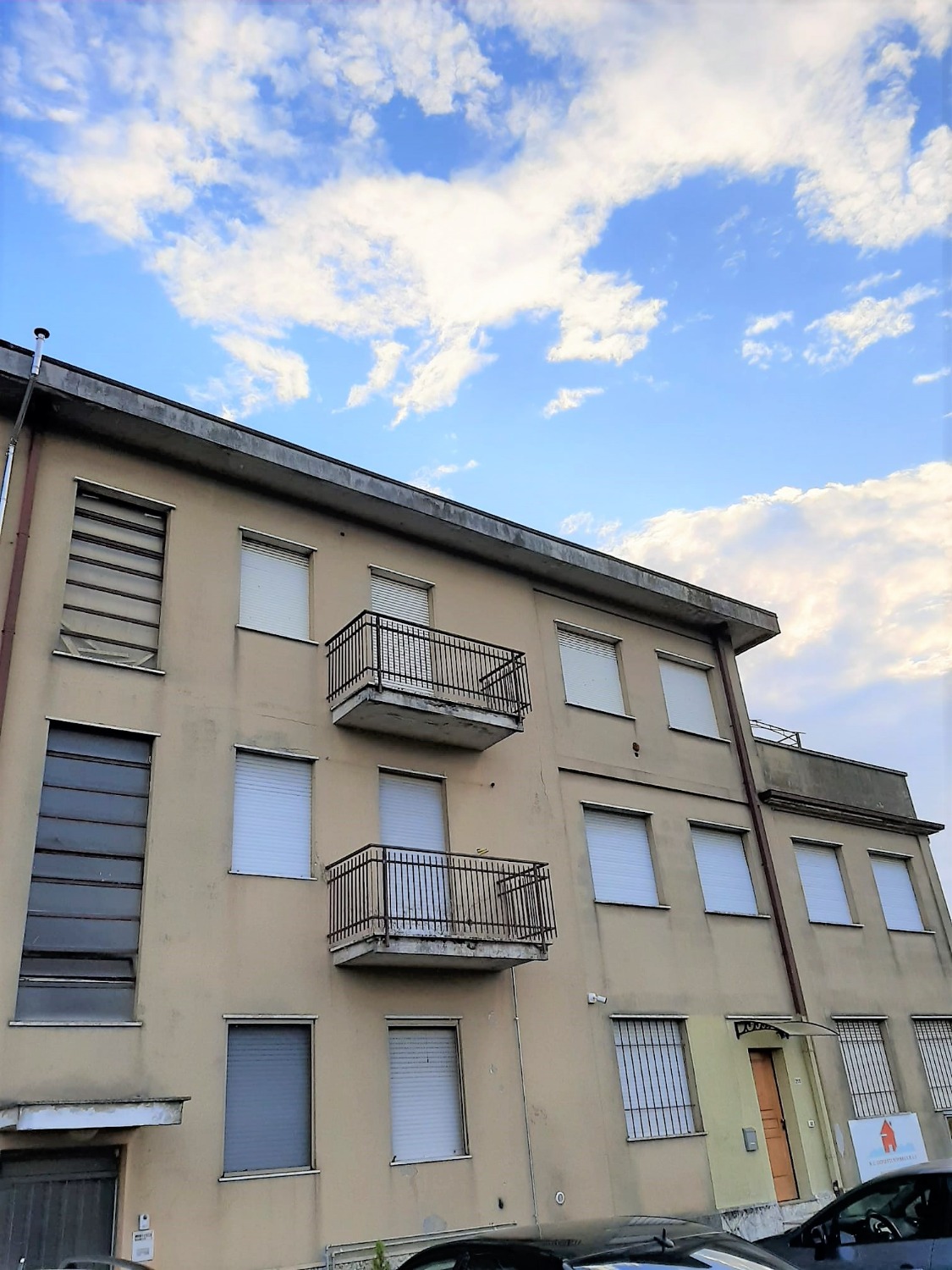 T402 LUMELLOGNO -  4LOCALI+SERVIZI DA ULTIMARE