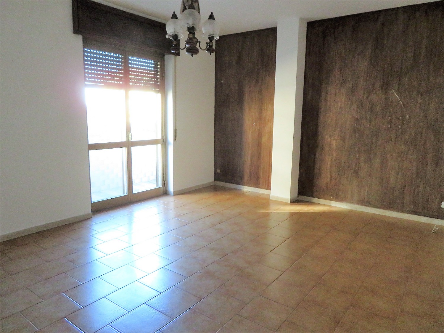 T318 TRECATE - 3LOCALI+SERV+TAVERNA+GIARDINO IN VILLA