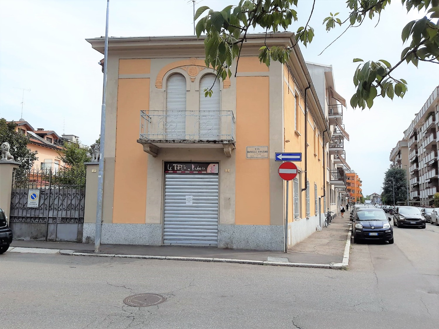 SACRO CUORE -  Negozio 2 locali € 550 NA201