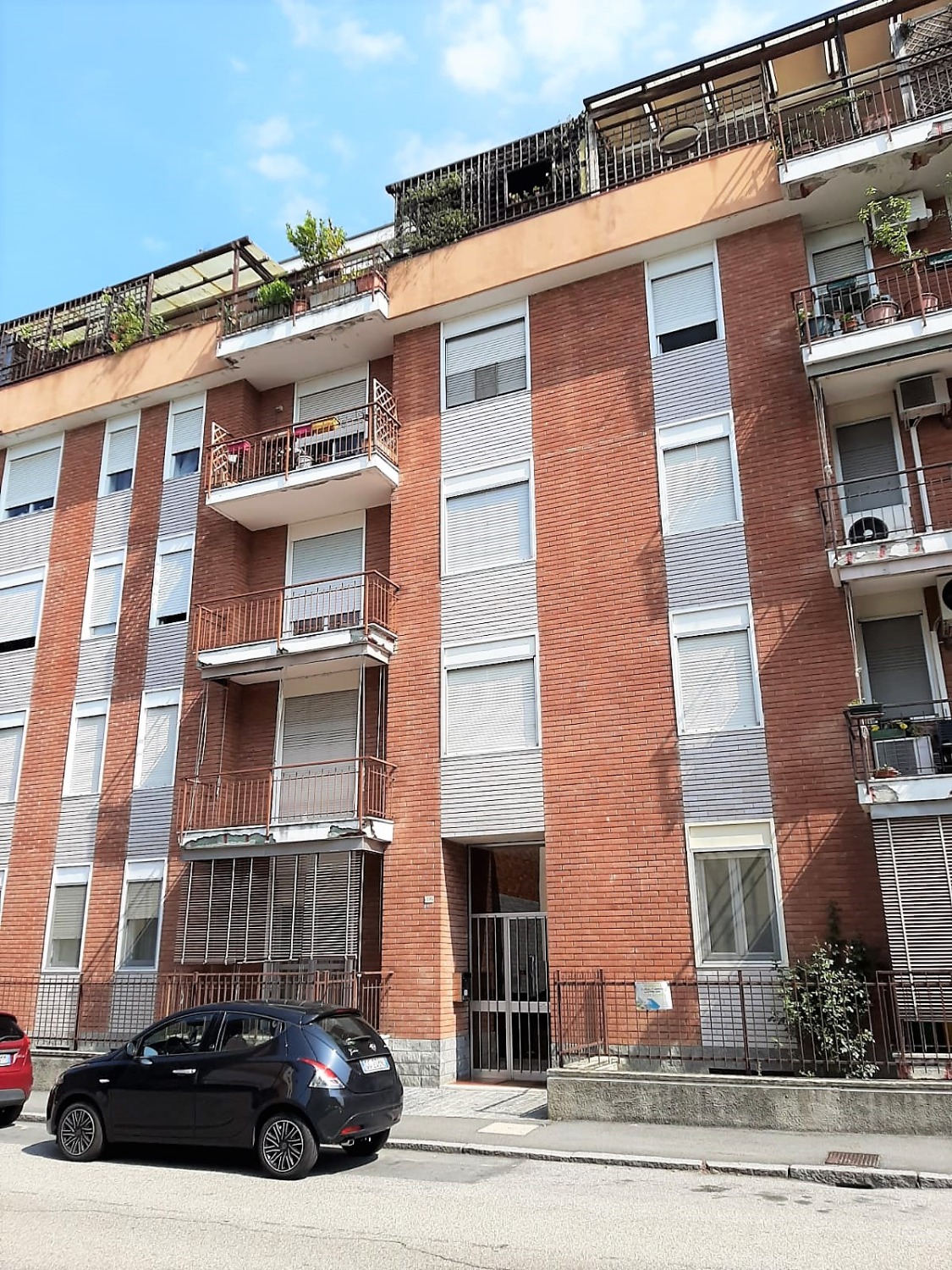 T403 PORTA MORTARA - 4LOCALI+2SERVIZI+BOX