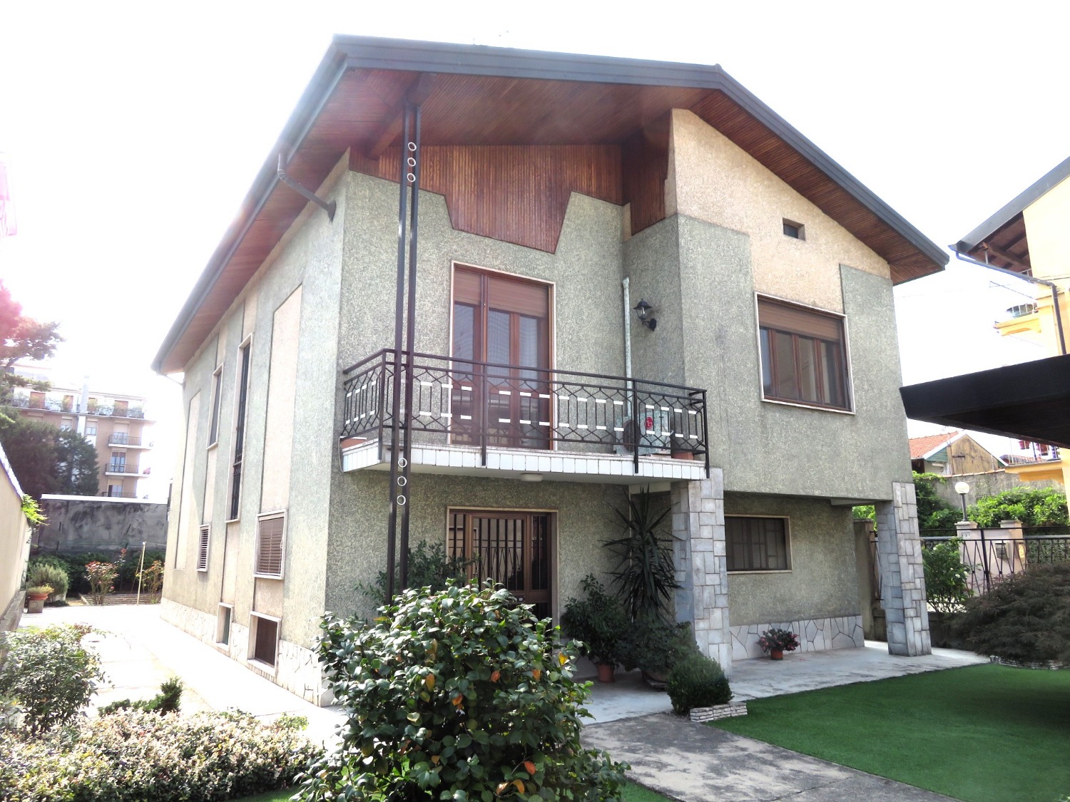 T415  GALLIATE - VILLA INDIPENDENTE - CENTROCASA