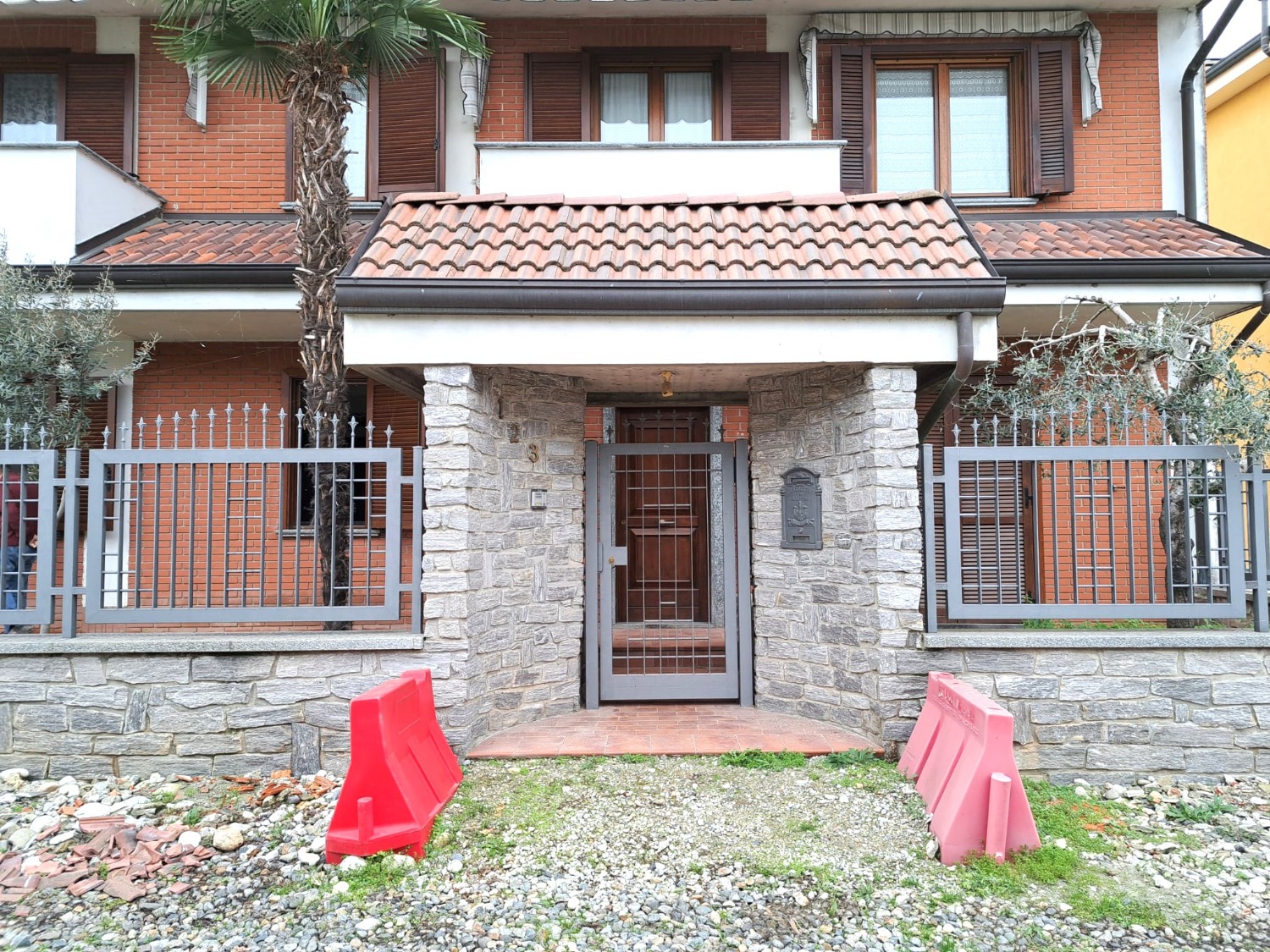 T302 T. QUARTARA - 3LOCALI+2SERV IN VILLA CON GIARDINO