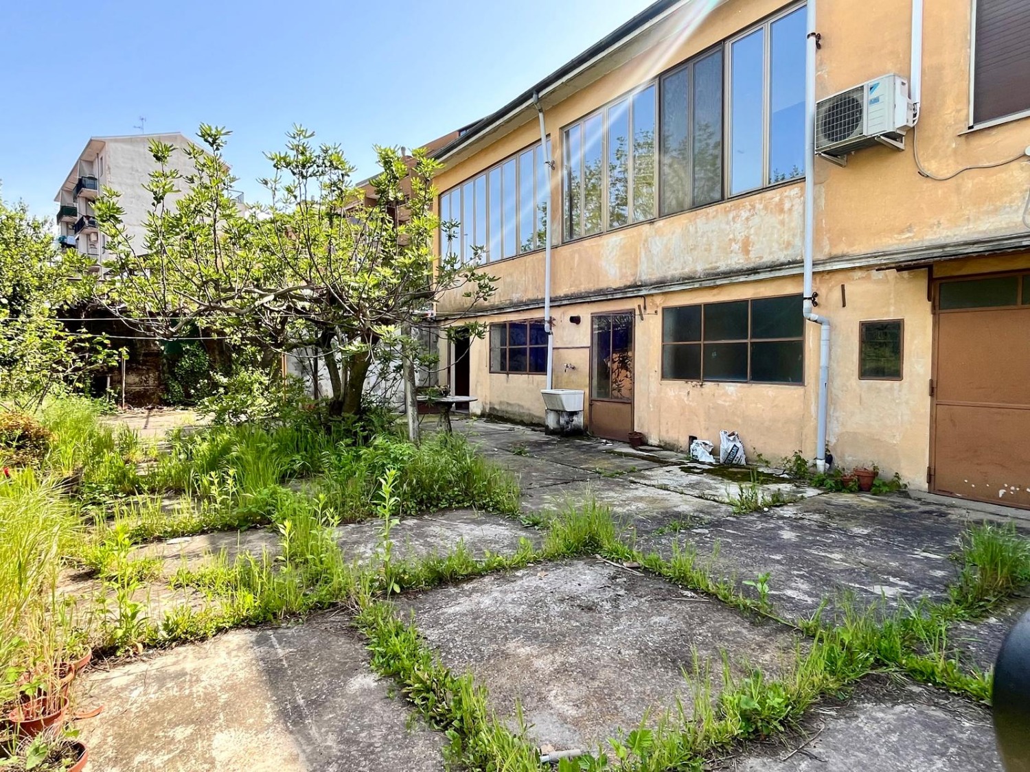 T210 BICOCCA - VILLA SINGOLA CON GIARDINO