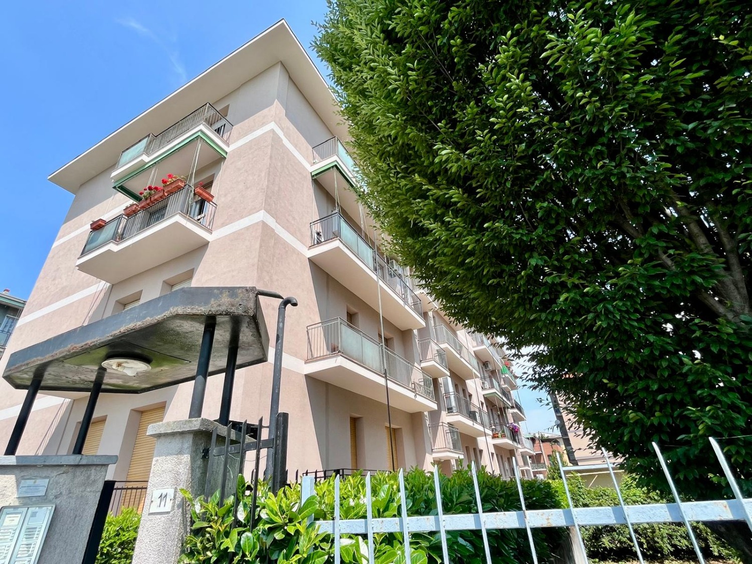 T311 PORTA MORTARA - 3LOCALI+SERVIZI CON BOX