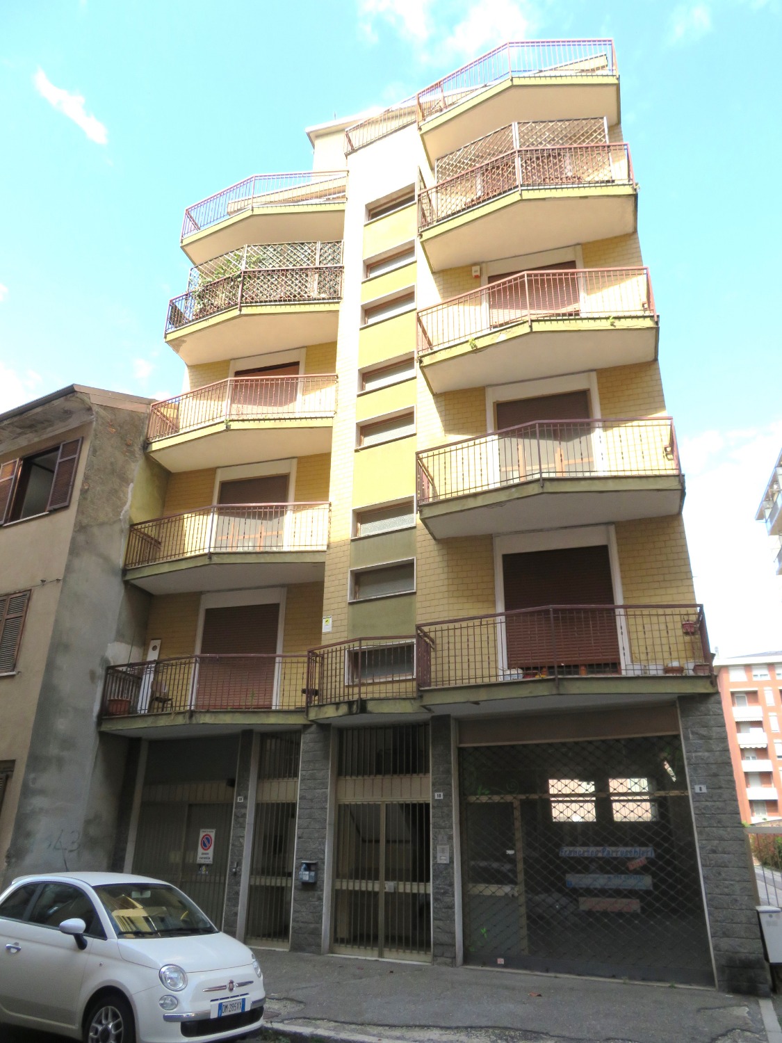 XT202 PORTA MORTARA  -  NEGOZIO CON VETRINA 