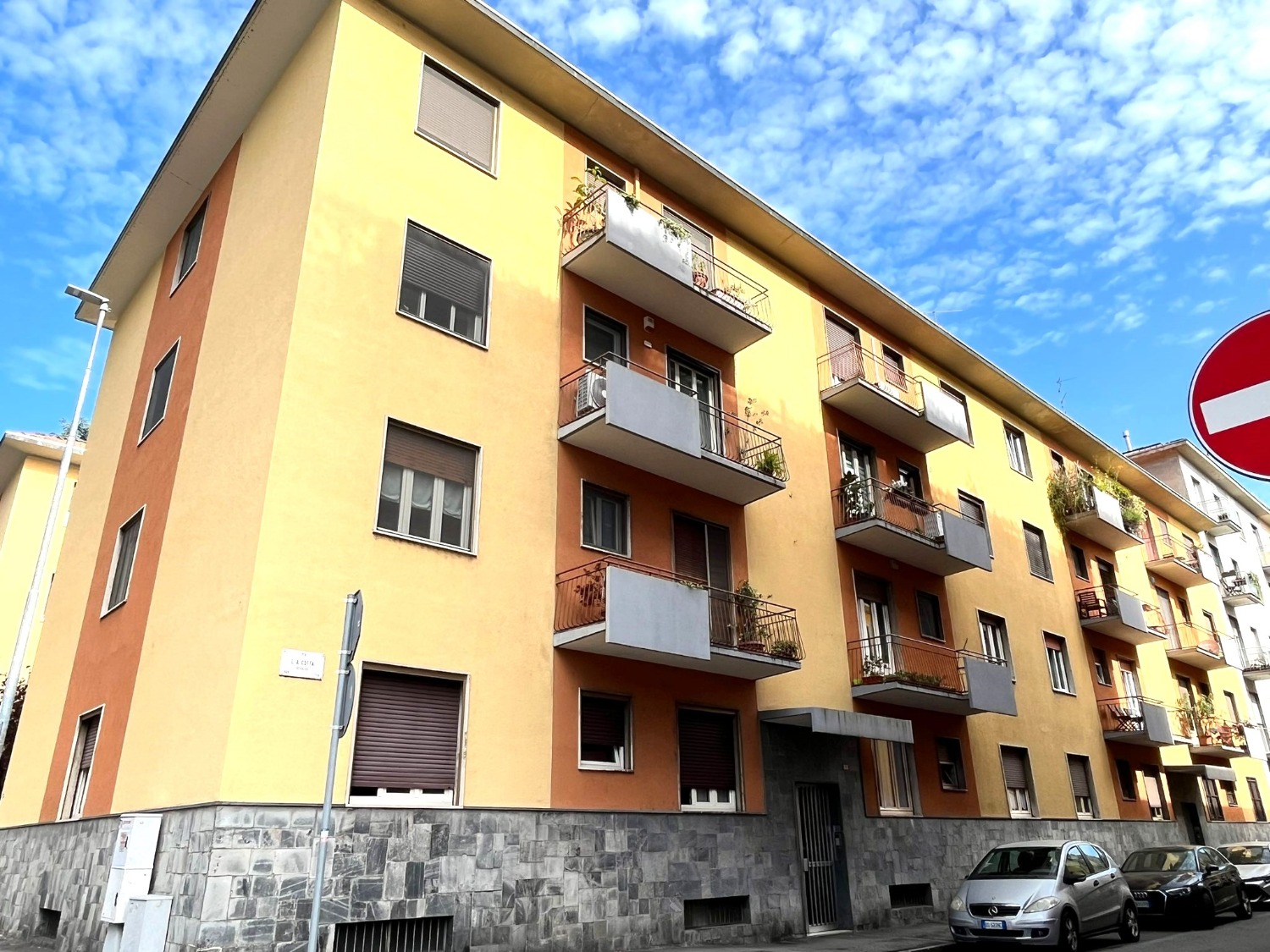 T402 CENTRO - 4LOCALI+2SERVIZI+P.AUTO COND.