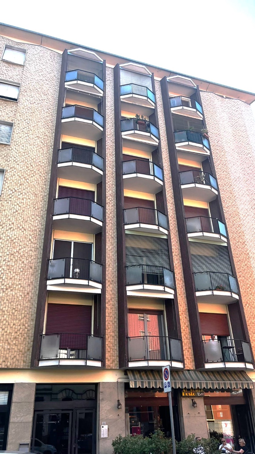 T306 PORTA MORTARA - 3LOCALI+2SERVIZI+BOX