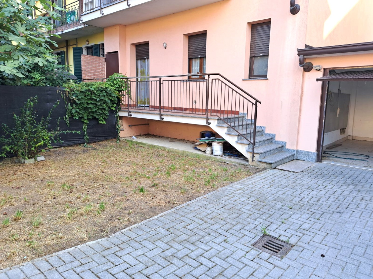 A205 SANT'ANTONIO BILOCALE+SERVIZI+BOX+GIARDINO VUOTO