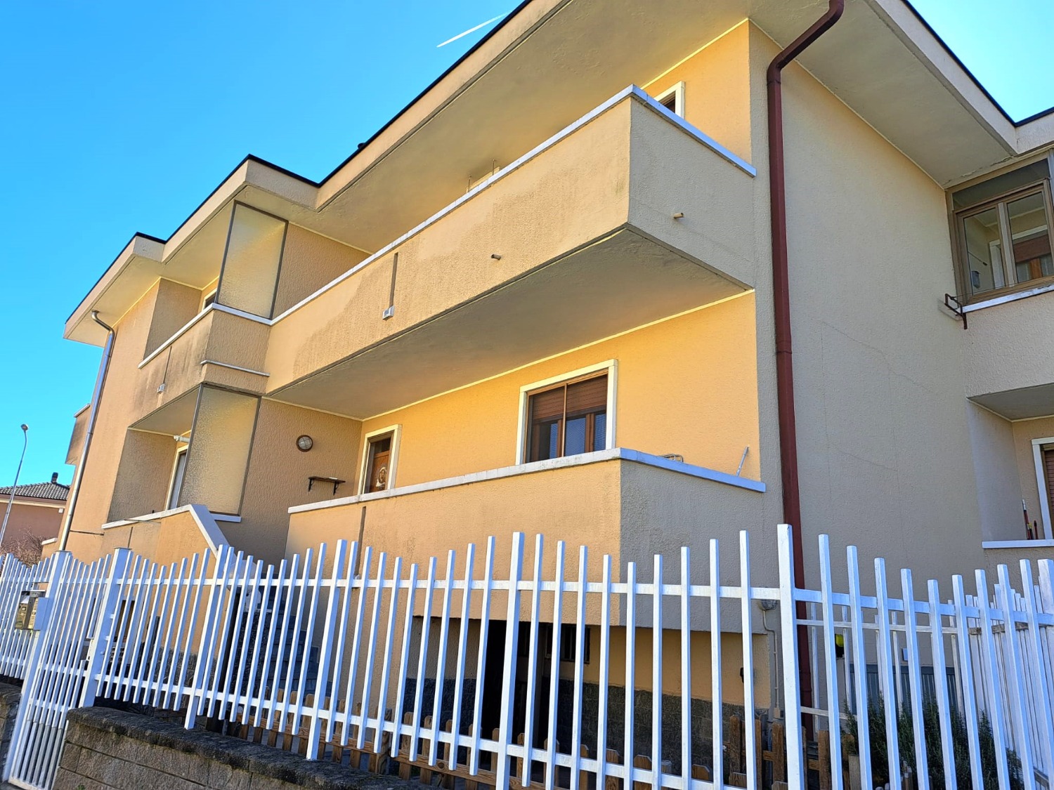 T304 LUMELLOGNO - VILLETTA A SCHIERA 