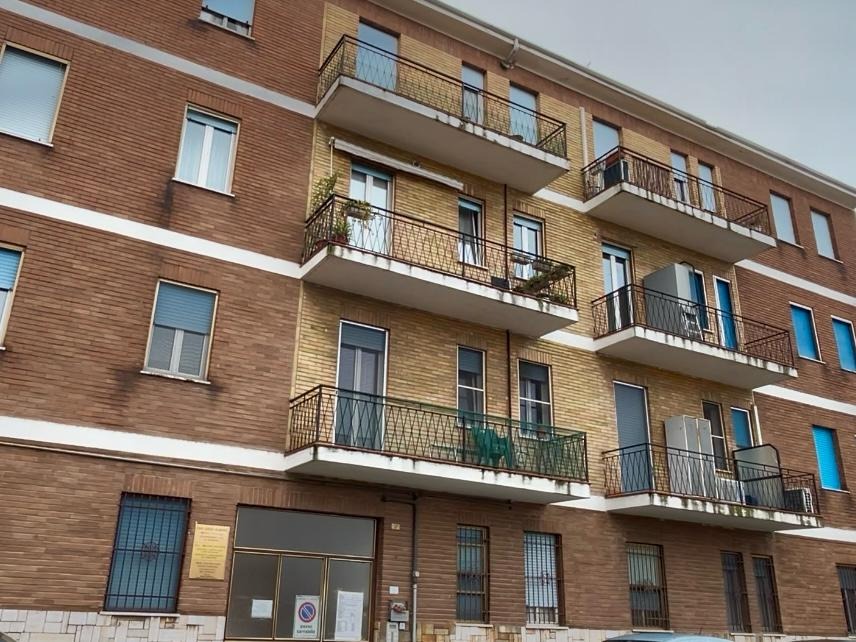 T404 BICOCCA - 4LOCALI+2SERVIZI 