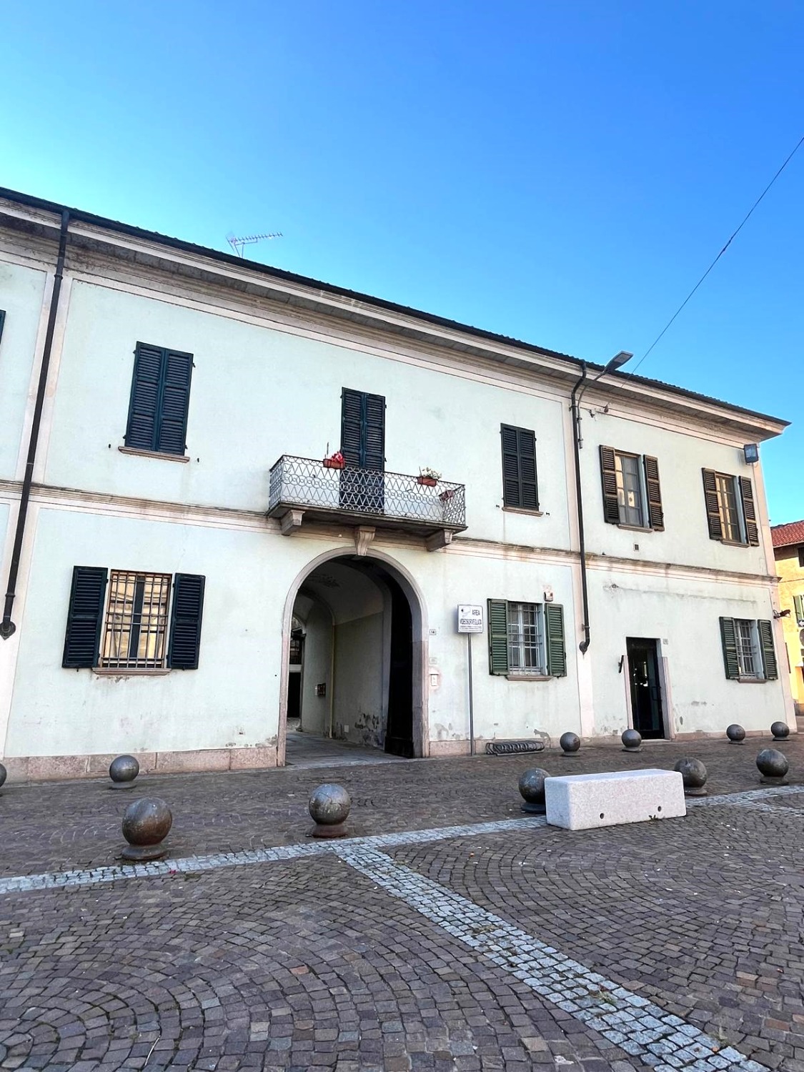 T409 - VESPOLATE - 4LOCALI+2SERVIZI+POSTO AUTO