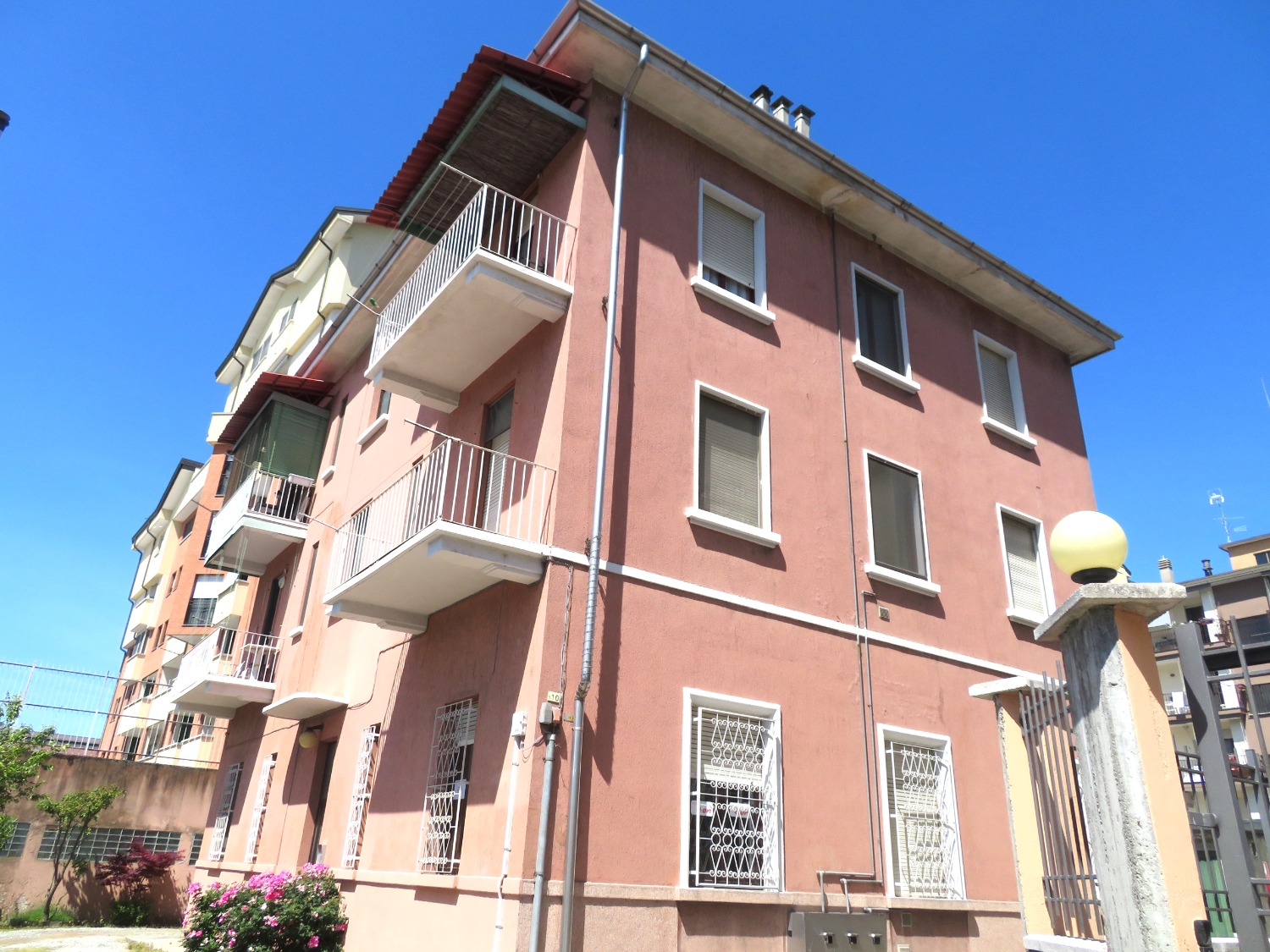 A201 ZONA PORTA MORTARA - 2LOCALI+SERVIZI ARREDATO