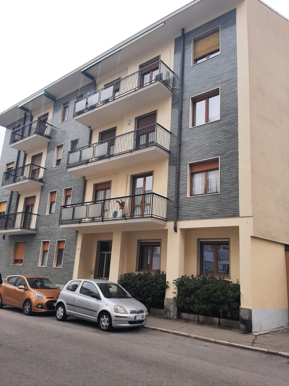 A303 3LOCALI+SERVIZI+BOX NON ARREDATO