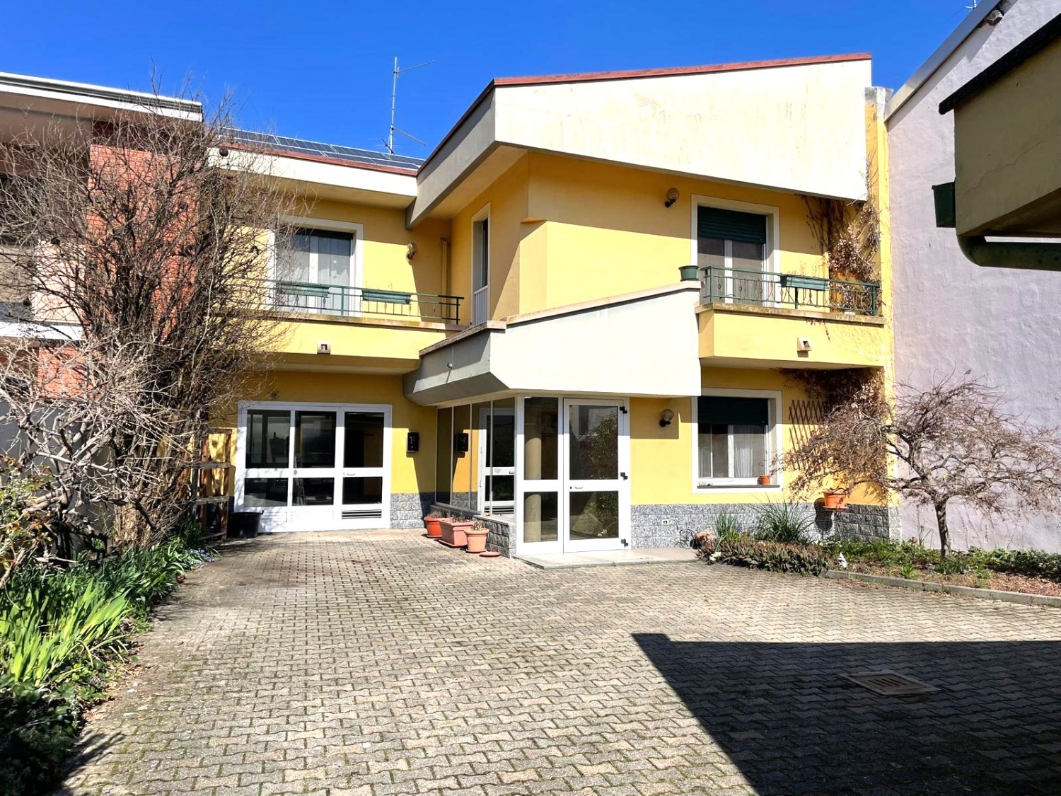 T602 ZONA CAMERIANO - VILLA SEMIINDIPENDENTE