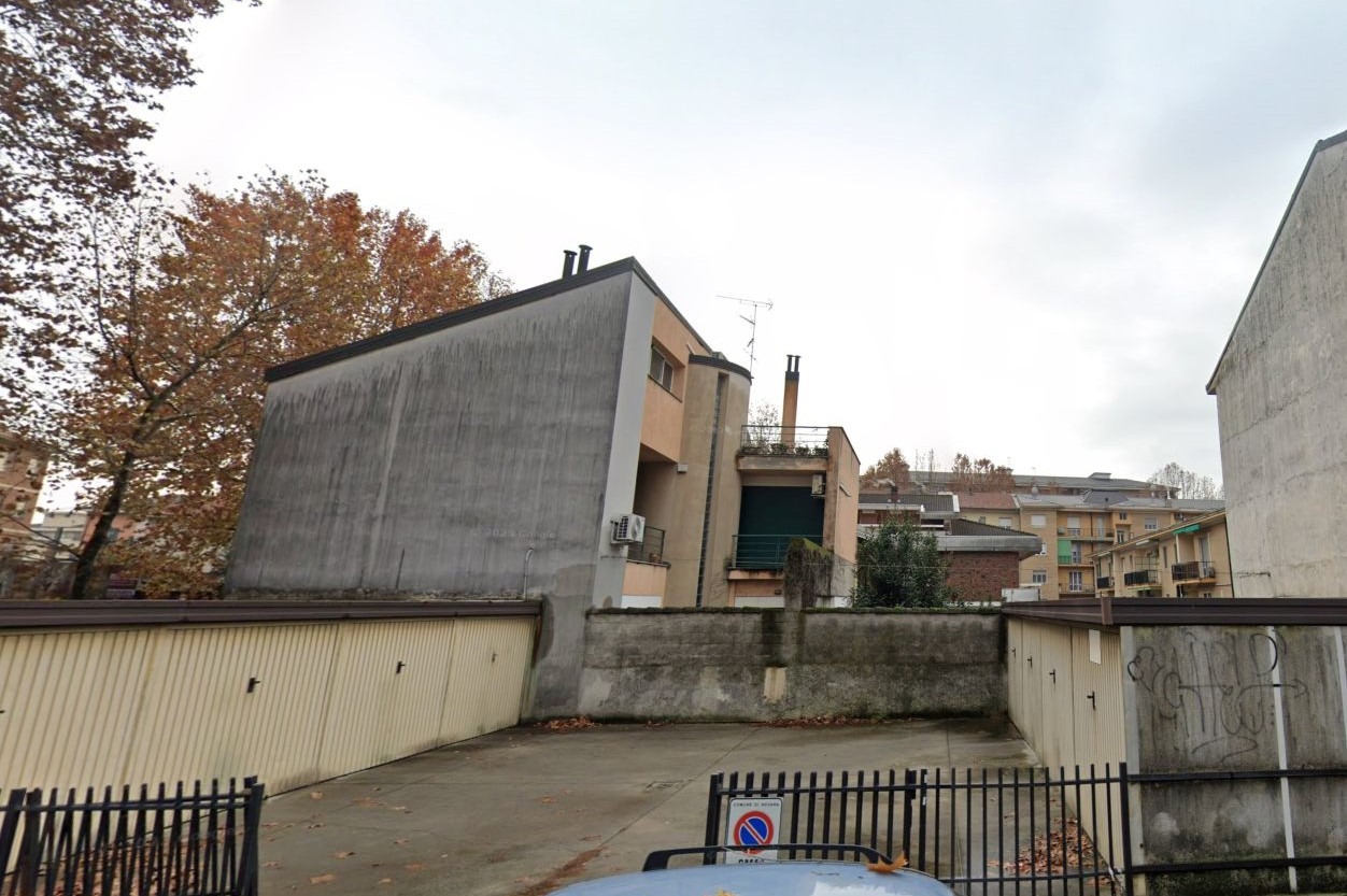 T107 - PORTA MORTARA - BOX SINGOLO