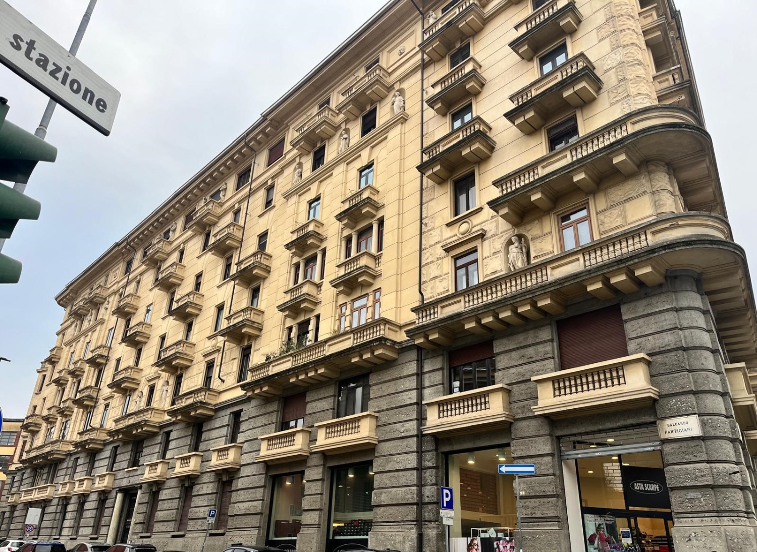 A302 CENTRO - 3LOCALI+2SERVIZI ARREDATO