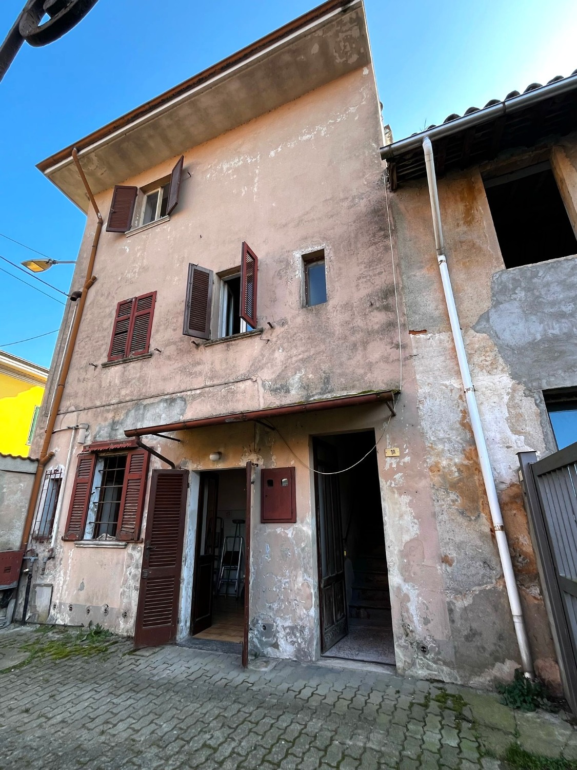 T303 BORGOLAVEZZARO - CASETTA SEMI-INDIPENDENTE
