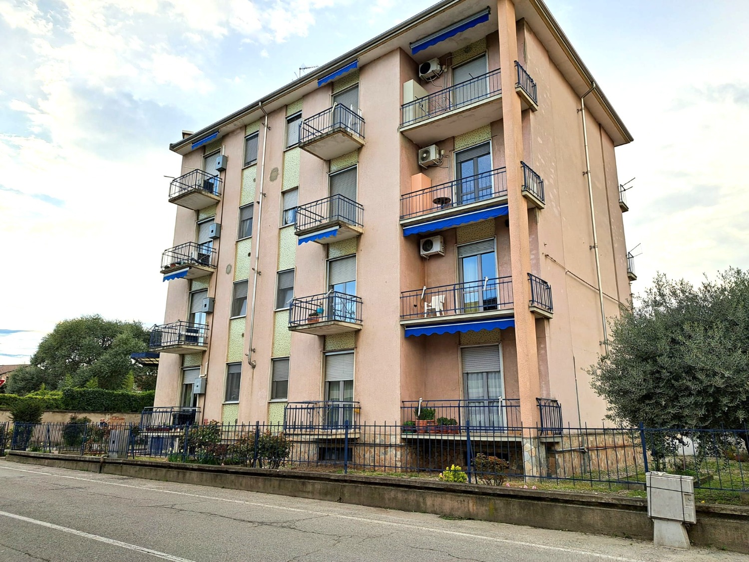 T207 PERNATE - 2LOCALI+SERVIZI+BOX