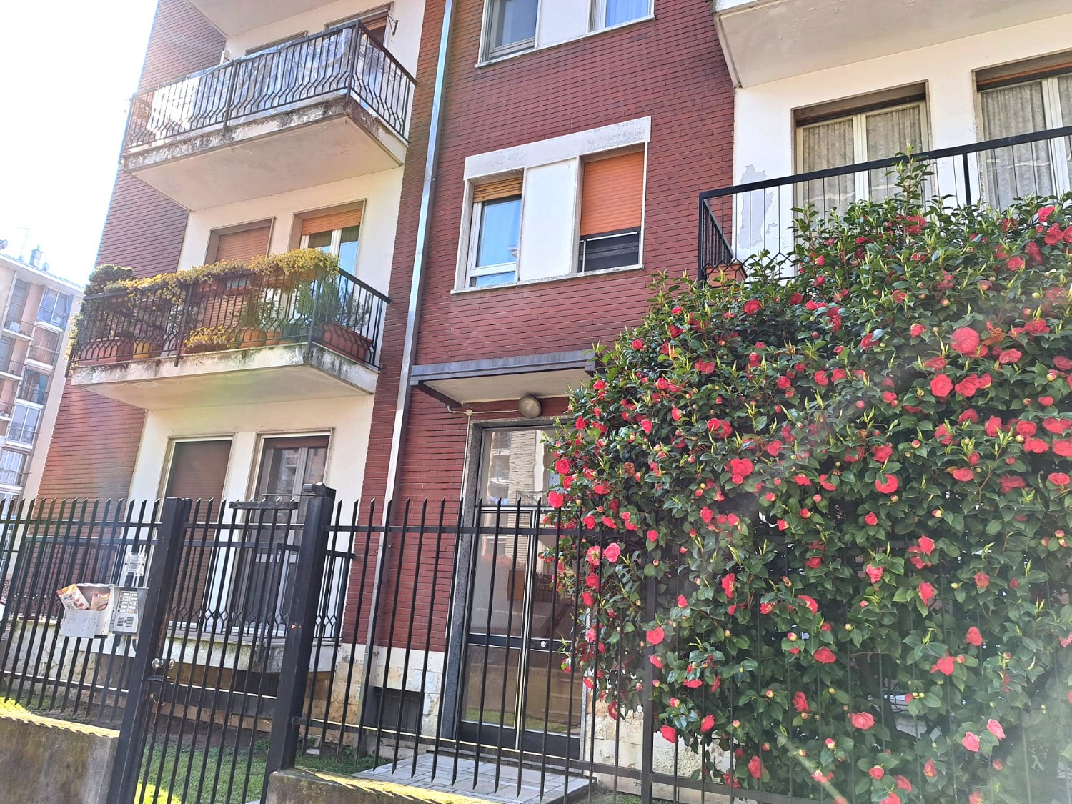 A305 PORTA MORTARA - 3LOCALI+SERVIZI+BOX ARREDATO