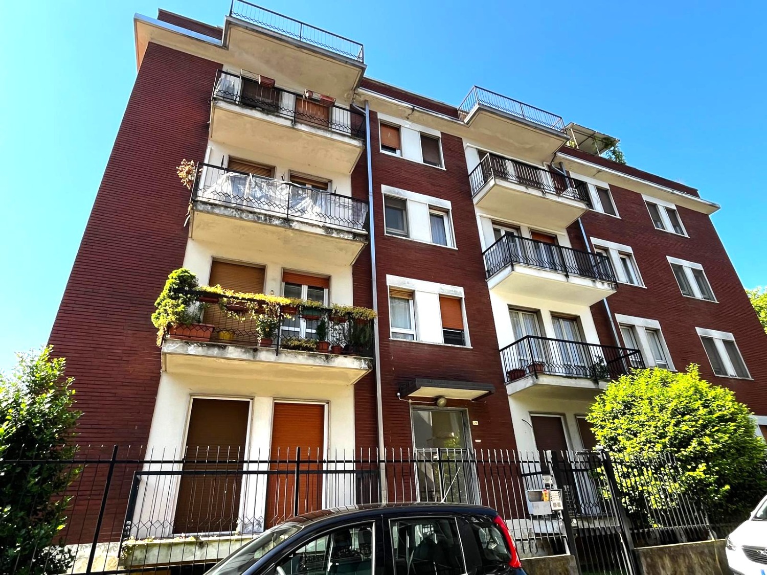 T301 PORTA MORTARA - 3LOCALI+SERVIZI+BOX