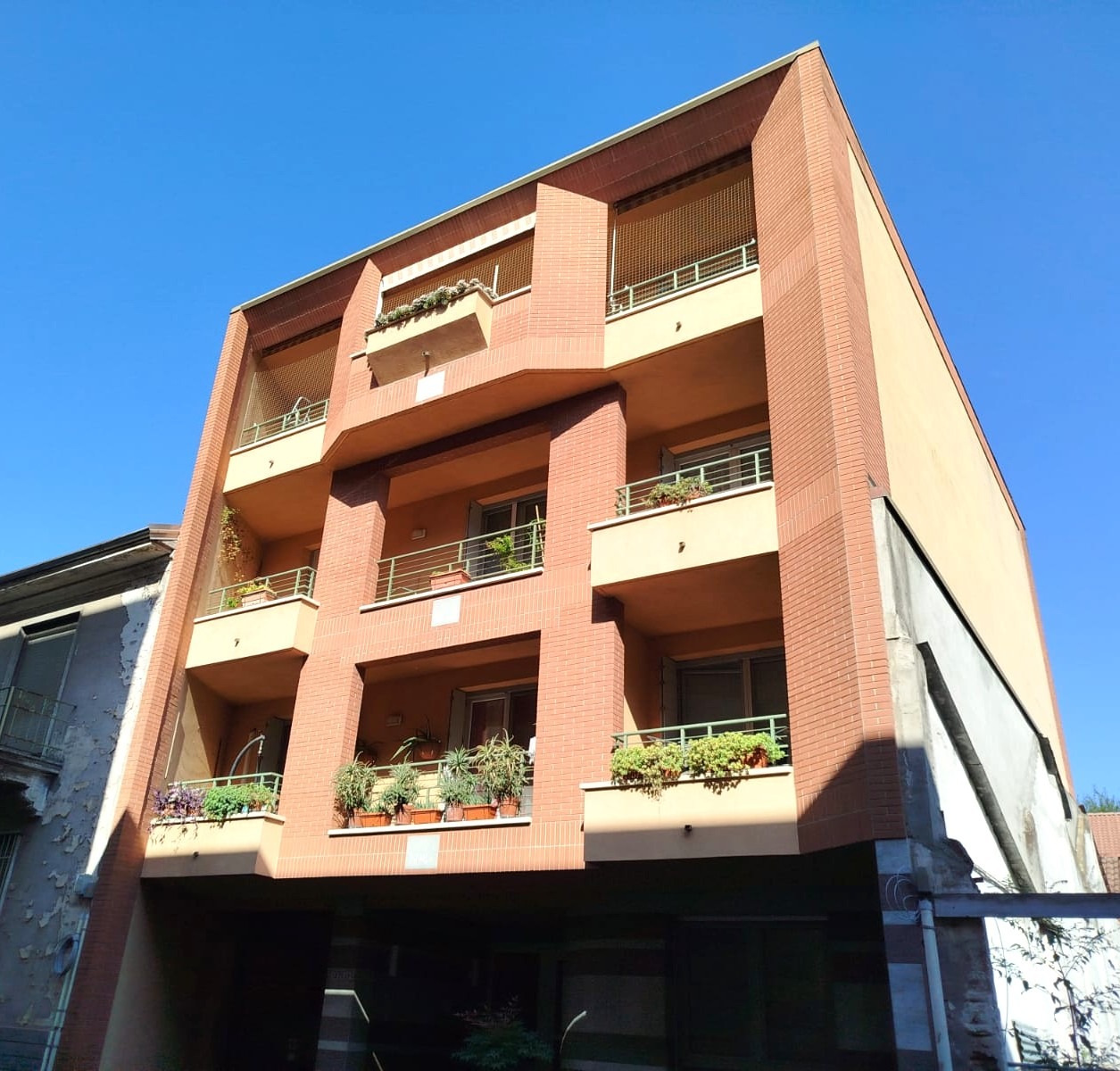 T206 CENTRO - BILOCALE+SERVIZI+BOX