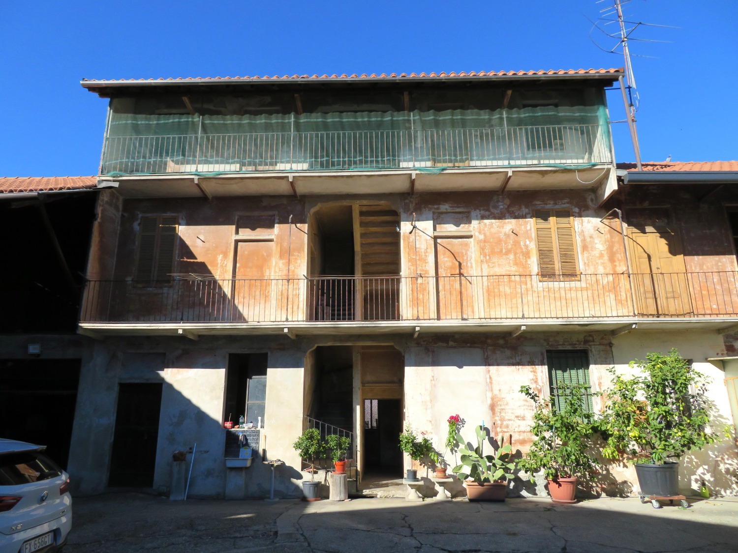 T901 ROMENTINO - STABILE IN CORTE DA RISTRUTTURARE