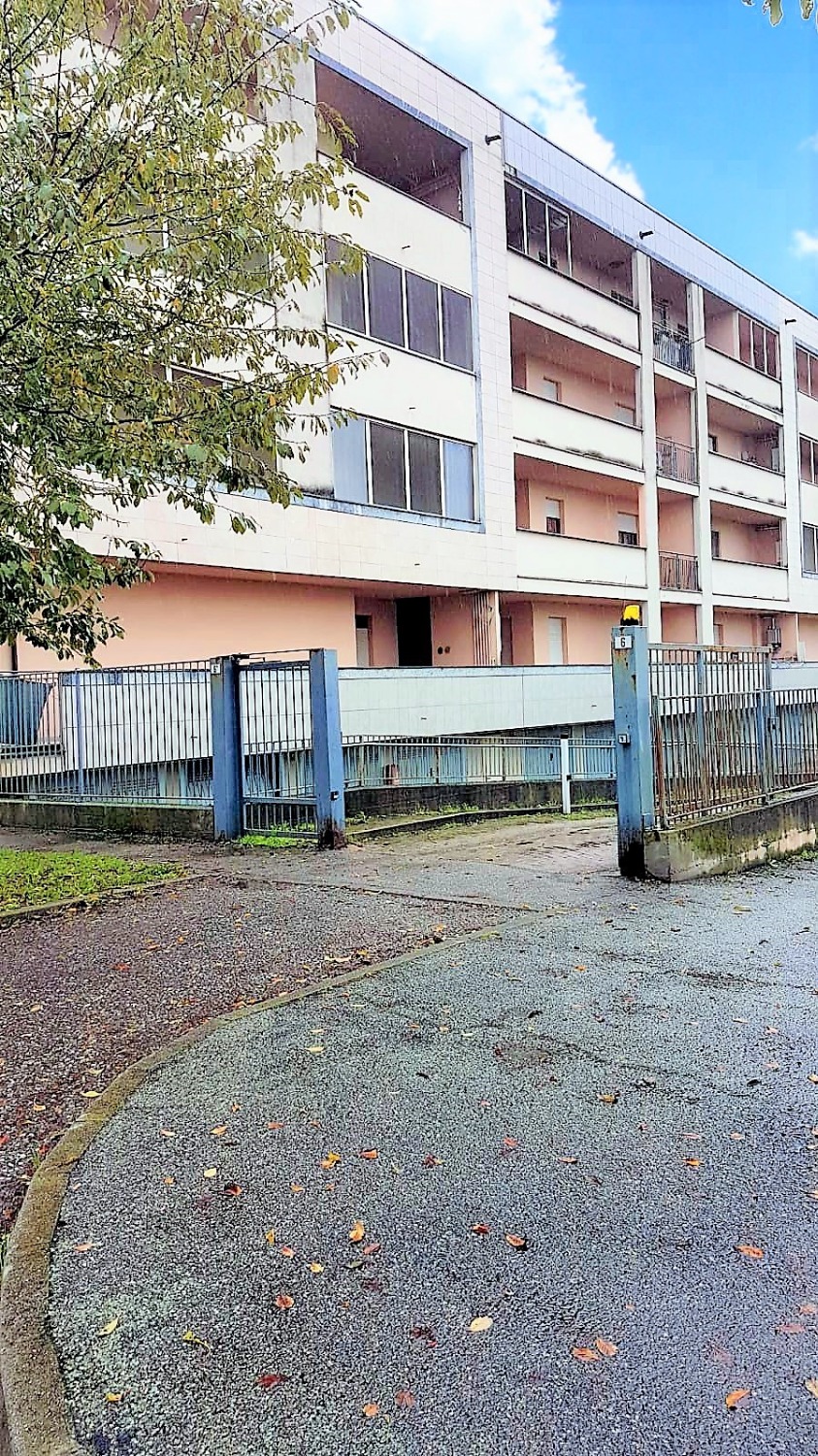 A203 ZONA TRECATE- BILOCALE+SERVIZI ARREDATO