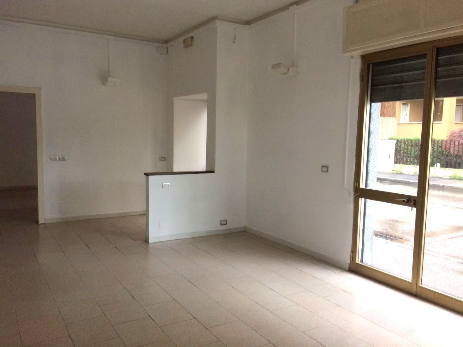 NA301 BICOCCA - NEGOZIO IN AFFITTO