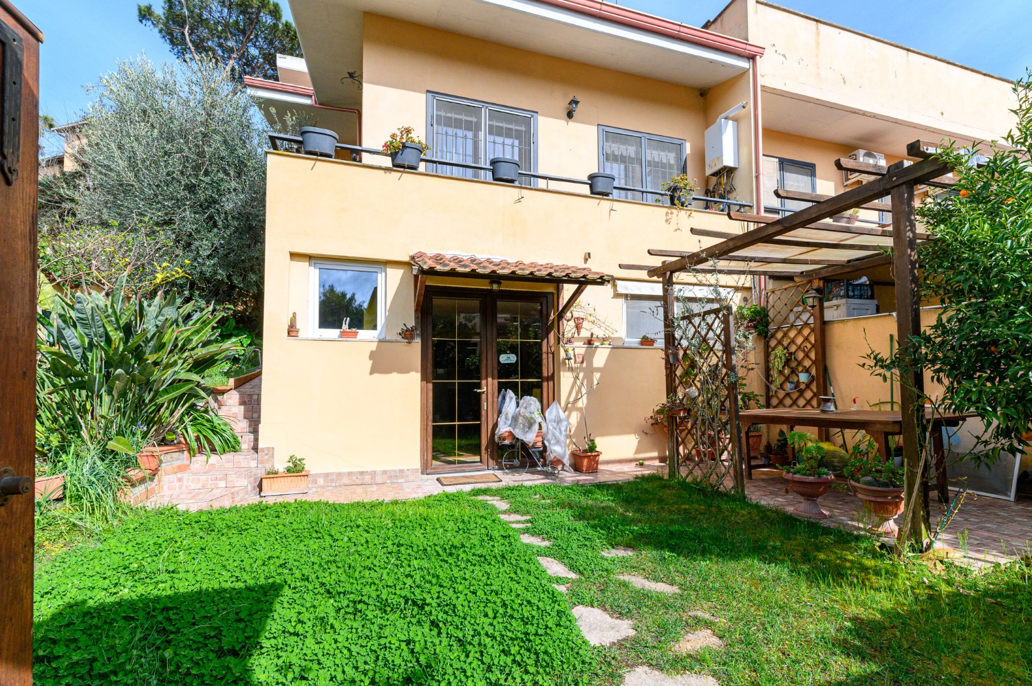 CASAL BERNOCCHI - VILLINO A SCHIERA  € 240000  T606