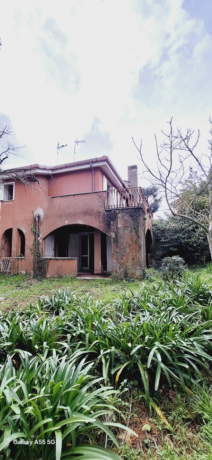 Genzano di Roma -   3 locali € 169000 T318