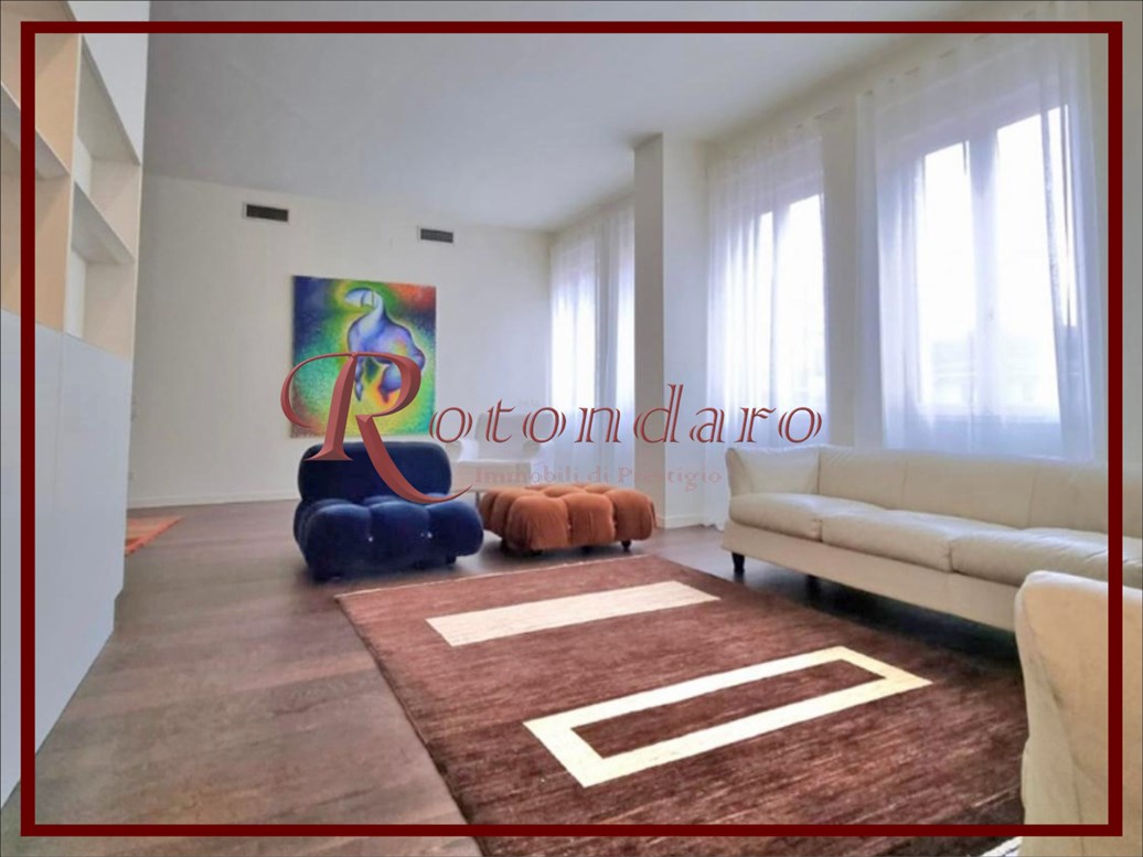 Appartamento in Vendita in Piazza Sant'Ambrogio Milano