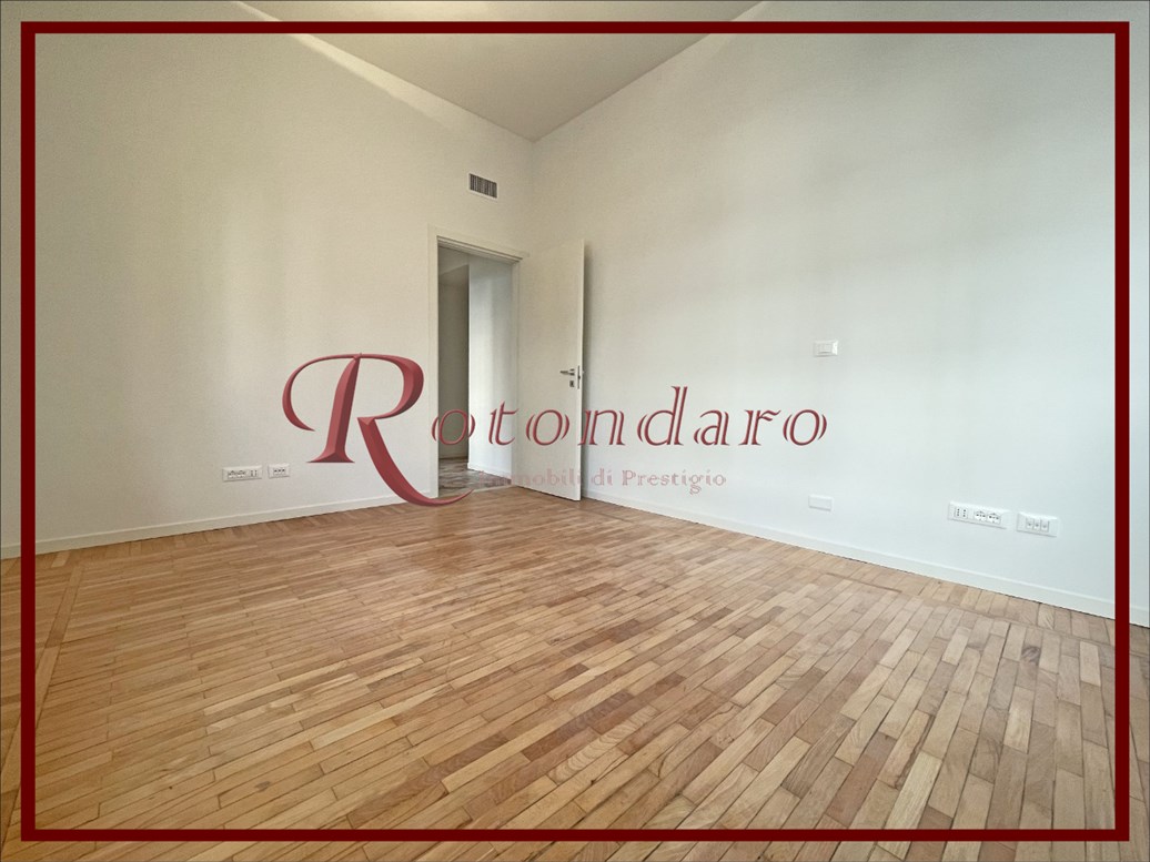 Ufficio in Affitto in Via Edmondo de Amicis Milano