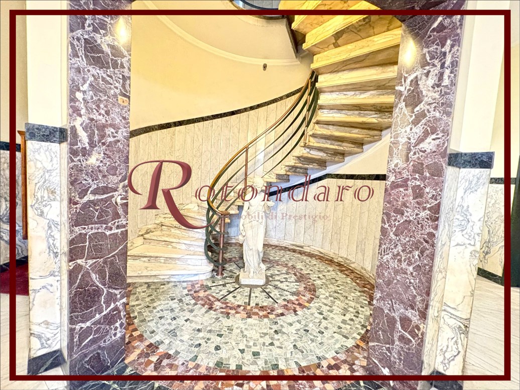 Centro Storico  Ufficio in Affitto