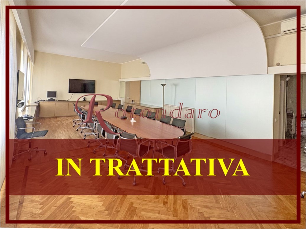 Centro Storico  Ufficio in Affitto