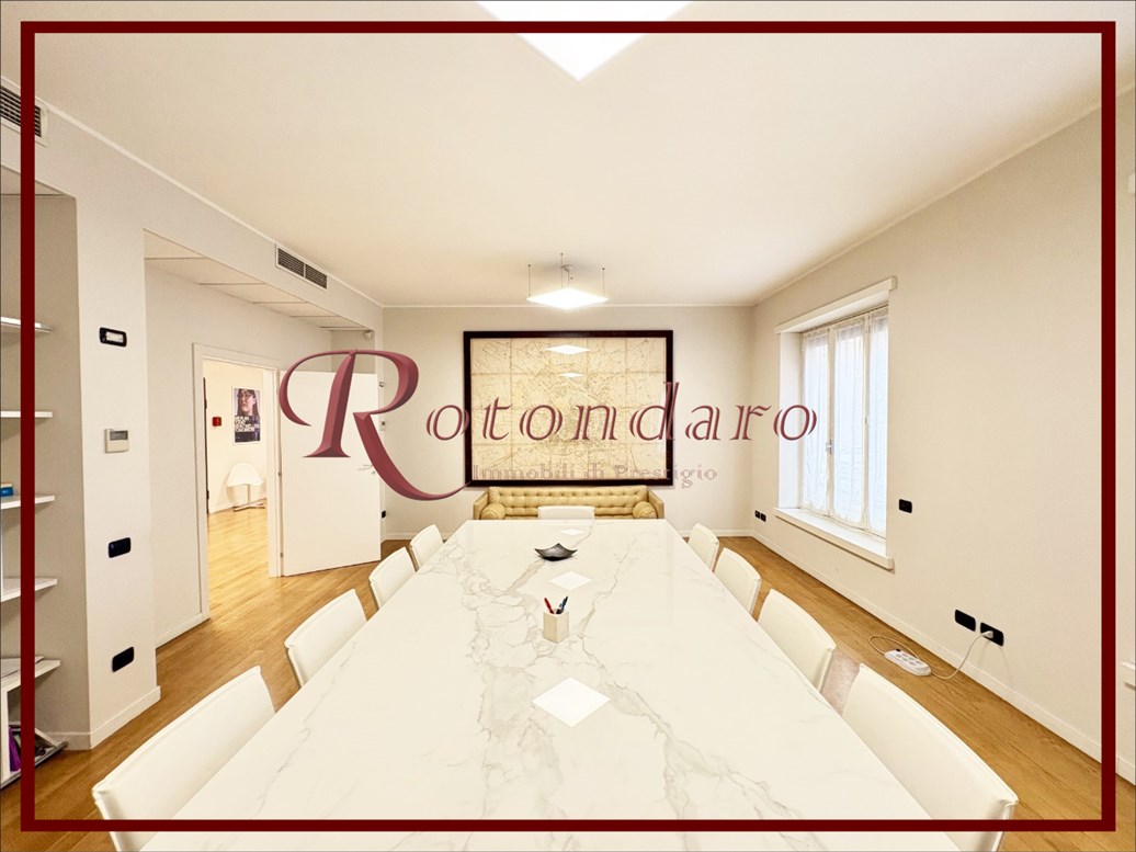 Centro Storico  Ufficio in Affitto