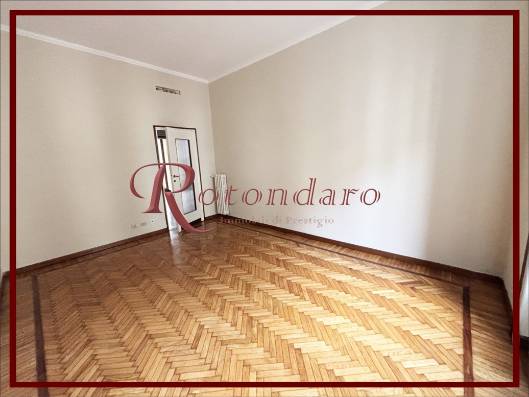 Appartamento in Affitto in Via Giosuè Carducci Milano