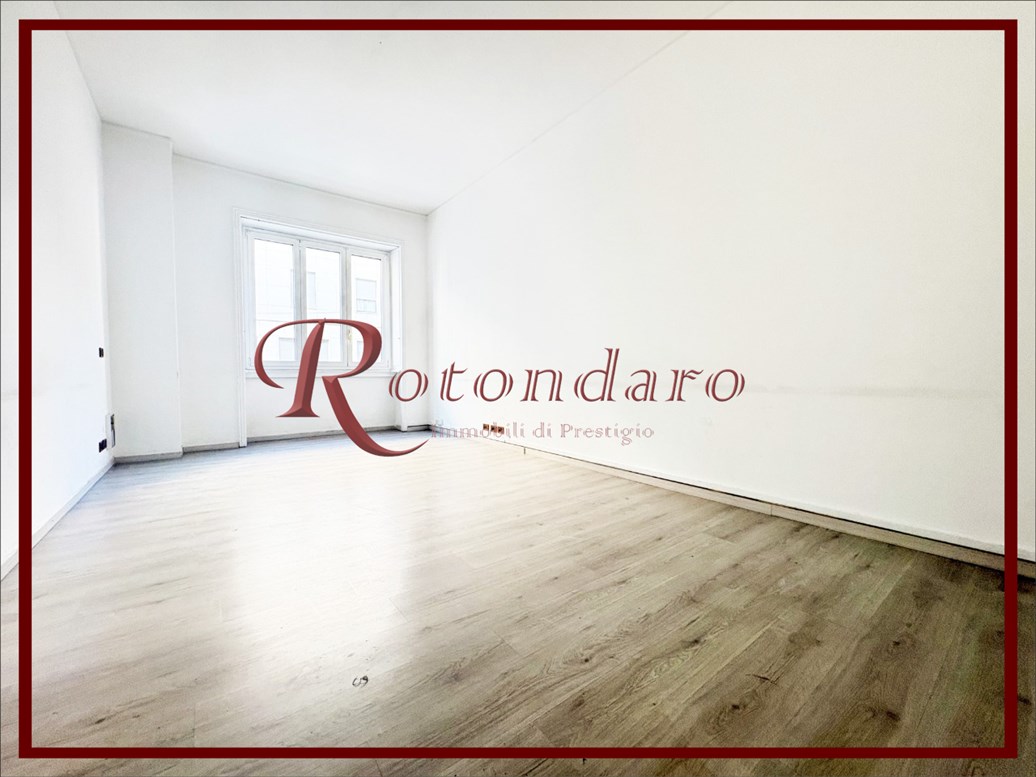 Centro Storico  Ufficio in Affitto