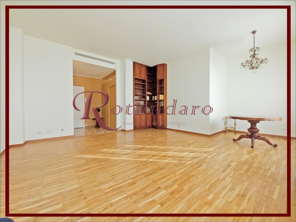 , Via Giuseppe Sacchi, Milano