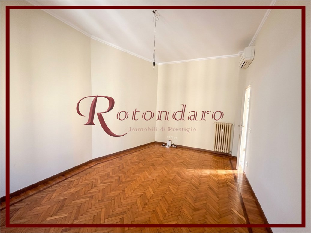 Appartamento in Affitto in Via Giosuè Carducci Milano