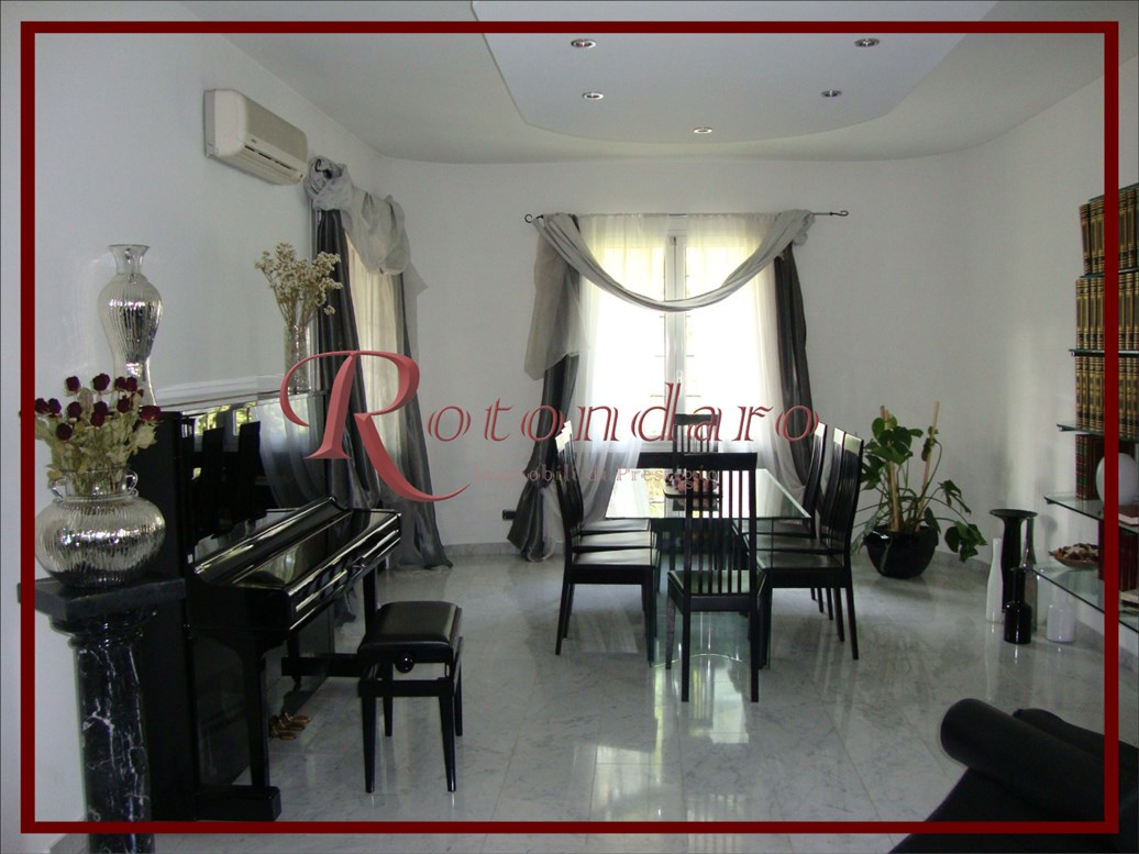 Villa in Vendita in Via Piave Trezzano sul Naviglio