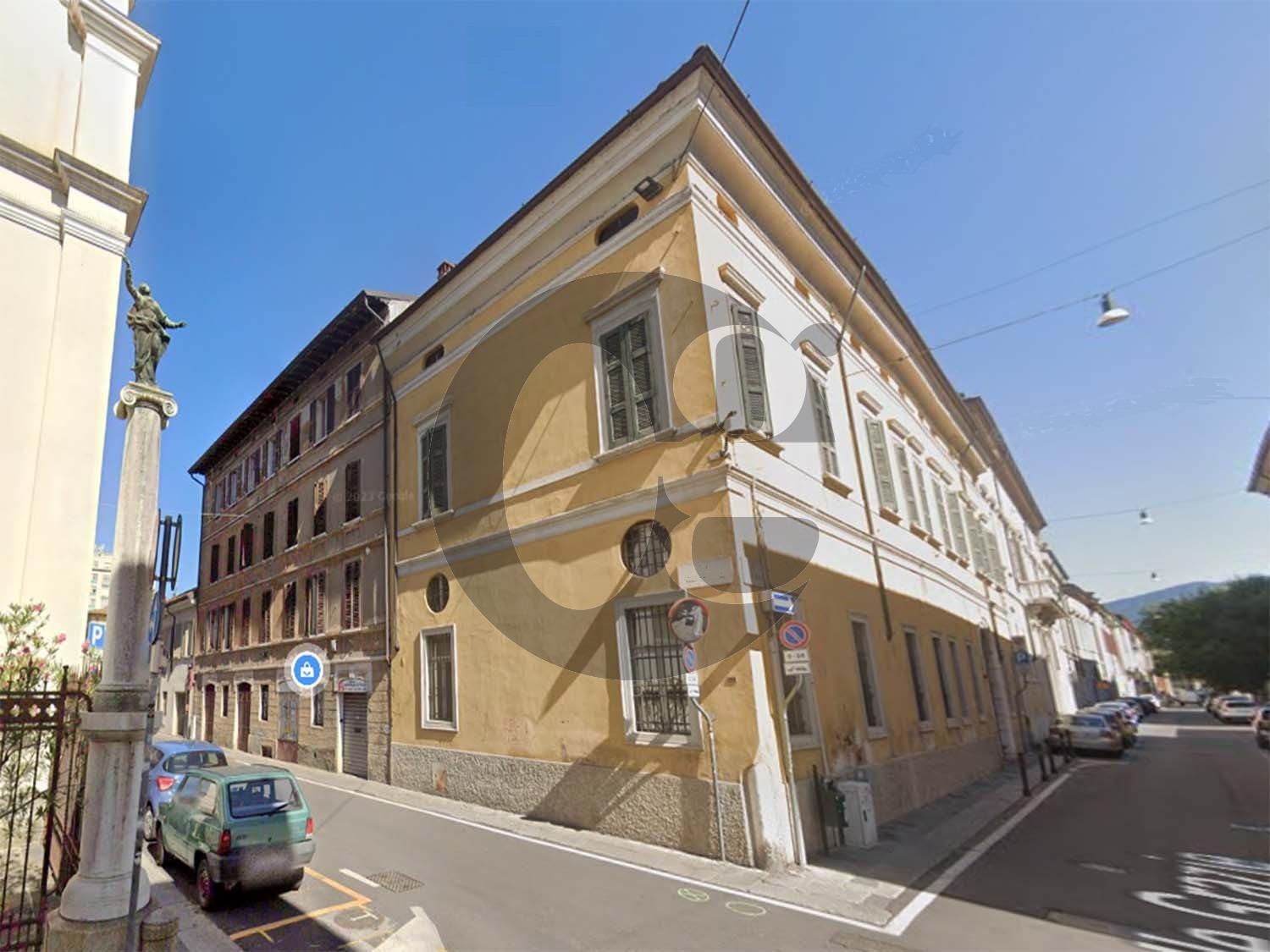 Brescia centro storico negozio a reddito in vendita