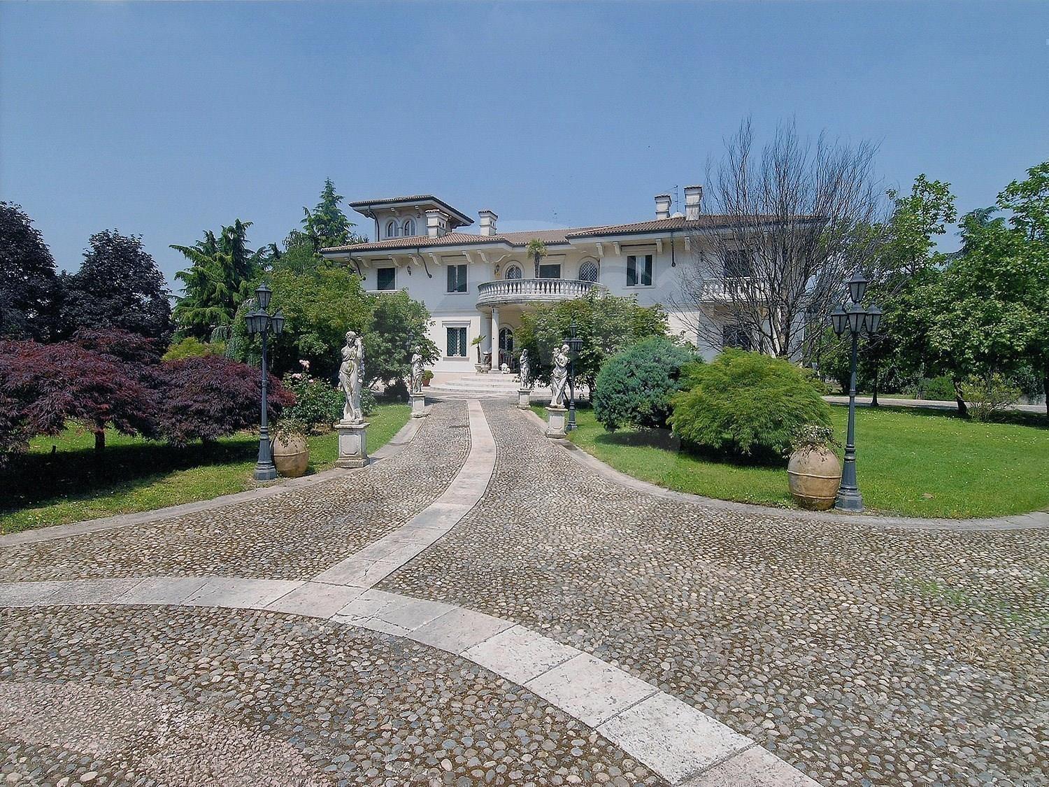 Vendita Villa unifamiliare Casa/Villa Chiari Chiari via Cardinale Rangone 306743